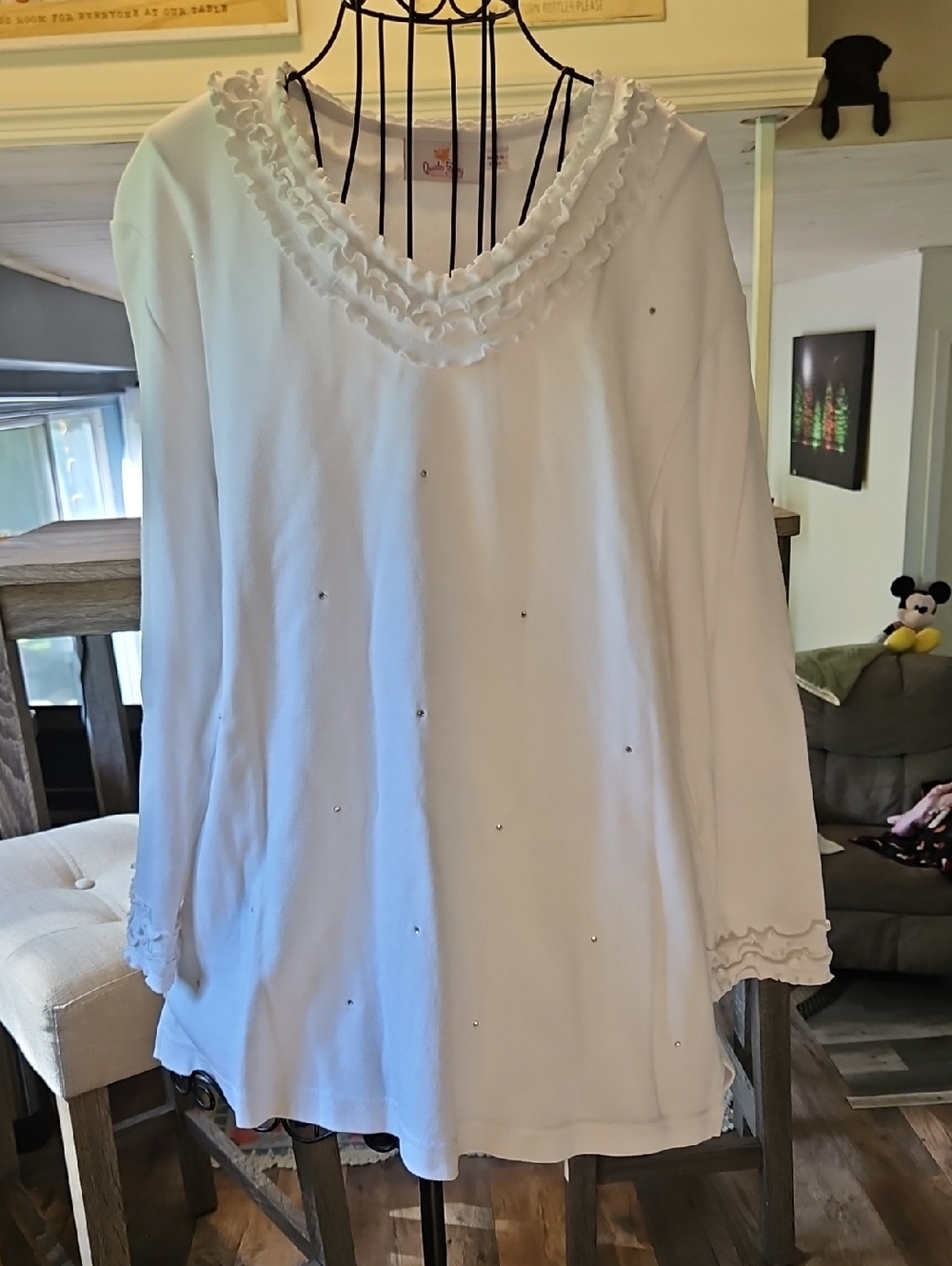 👚Quacker Factory White Long Sleeve Ruffle & Rhinestone Top